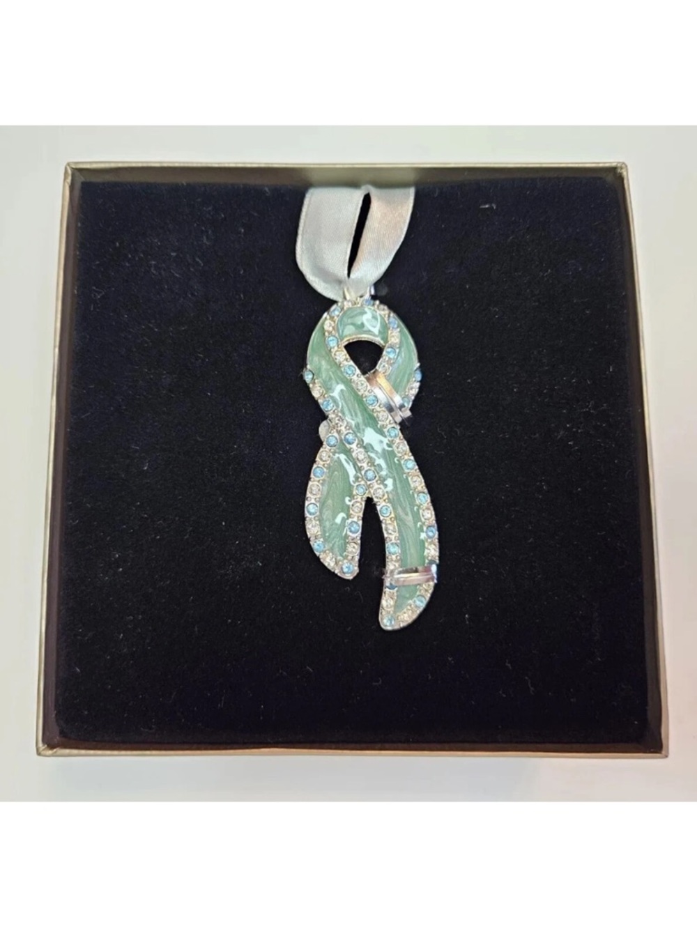 2005 HARVEY LEWIS Swarovski CRYSTALLIZED AM Red Cross Ornament, New/ no coverbox - Picture 4 of 5